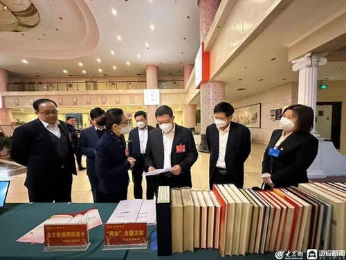 滕州市圖書館首次走進兩會現(xiàn)場，提供專業(yè)文獻信息咨詢服務